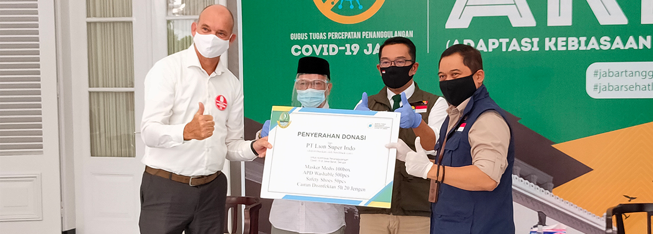 Super Indo Serahkan Bantuan untuk Dukung Penanganan Covid-19 di Provinsi Jawa Barat