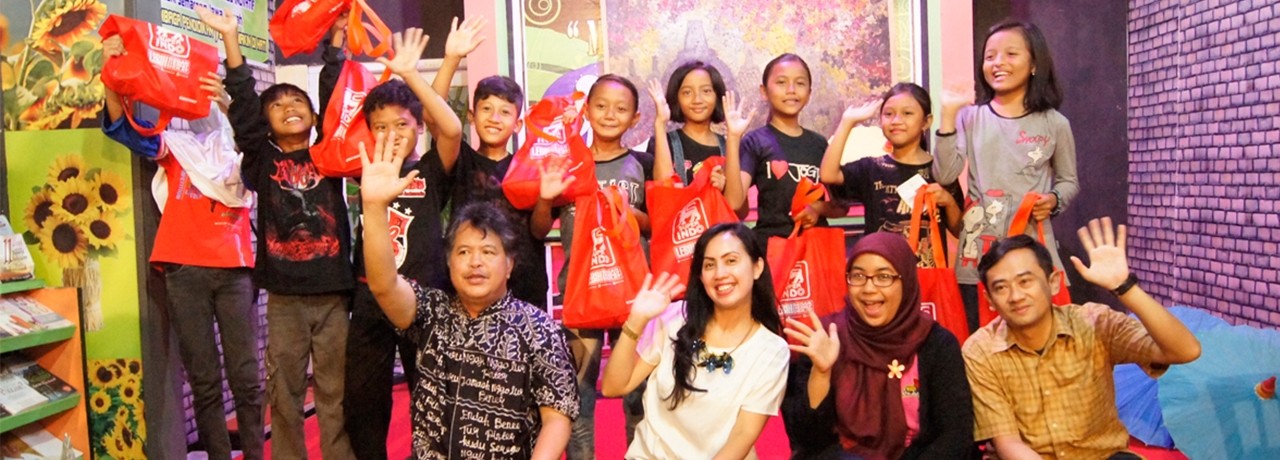 Donasi pelanggan Super Indo di kota Tegal