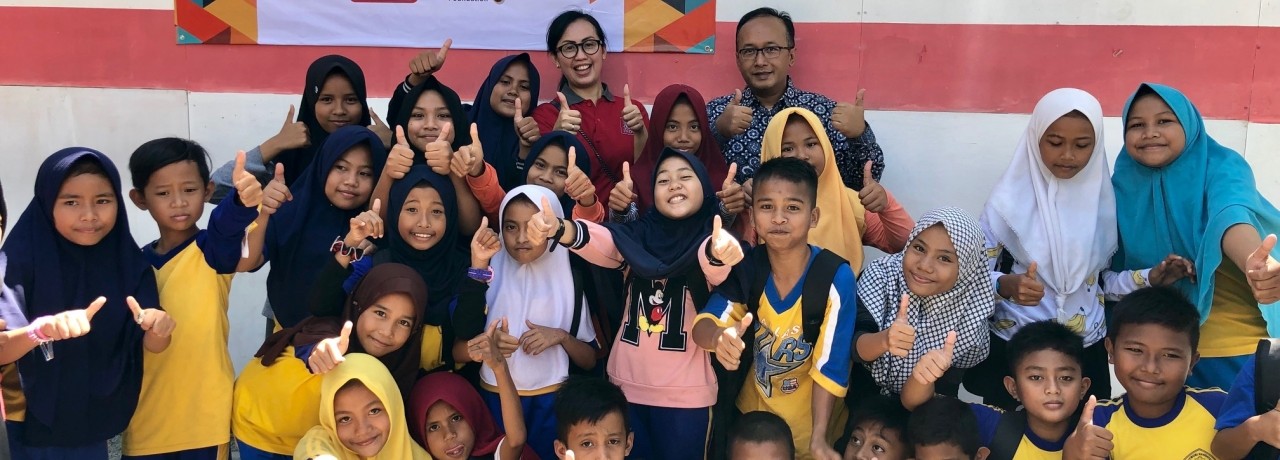 Super Indo Serahkan Bantuan ke Sekolah yang Terdampak Gempa & Tsunami 