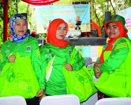 Super Indo berpartisipasi dalam Hari Peduli Sampah Nasional 2017
