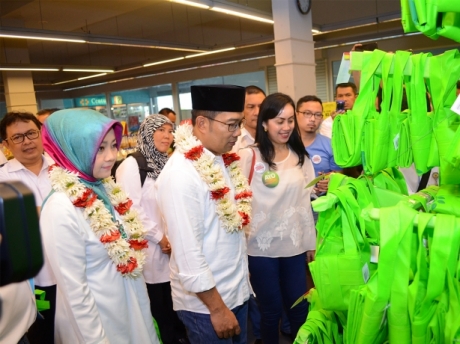 Peluncuran kantong plastik tidak gratis di Bandung