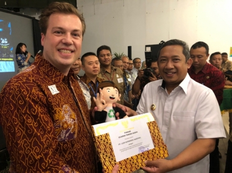 Super Indo Raih Penghargaan dari Wali Kota Bandung Atas Upaya Pengurangan Kantong Plastik