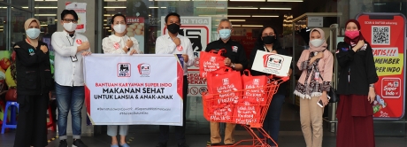 Kolaborasi Super Indo Bersama Foodbank of Indonesia Salurkan Bantuan Karyawan